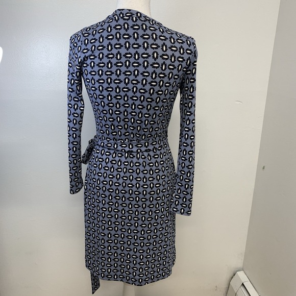 Ann Taylor Wrap Dress Blue Print Long Sleeve Knee Length 2P  Business Casual - Picture 5 of 7